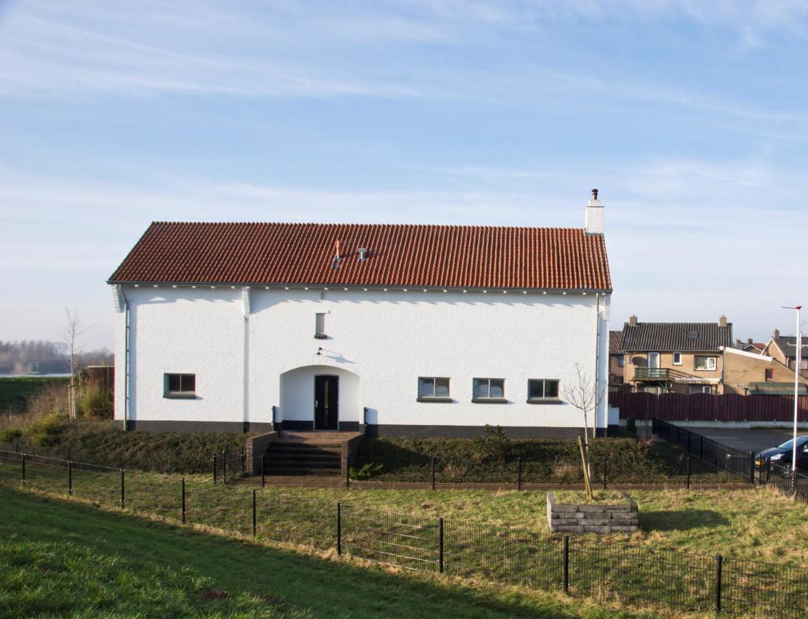 B&B Pompgebouw Aan De Rijn Tolkamer Extérieur photo