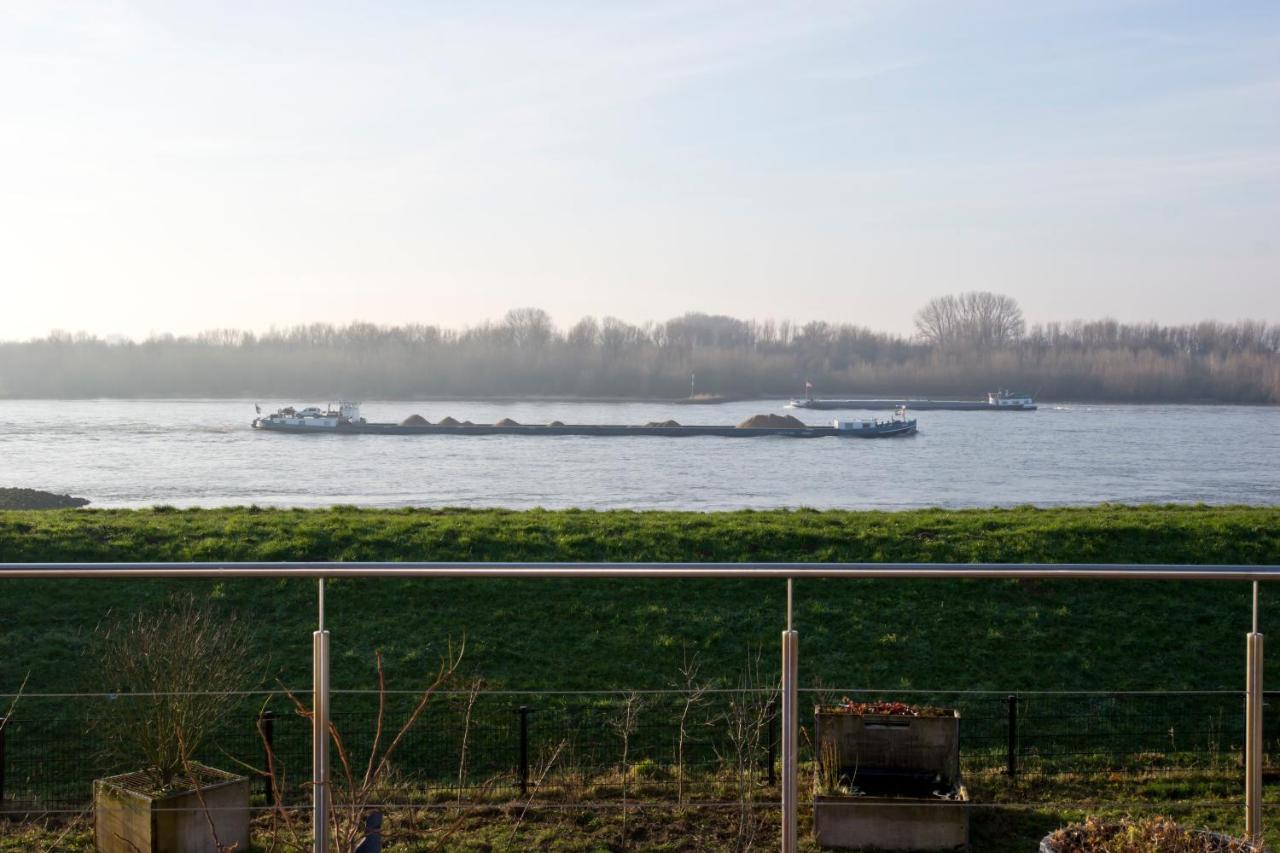 B&B Pompgebouw Aan De Rijn Tolkamer Extérieur photo