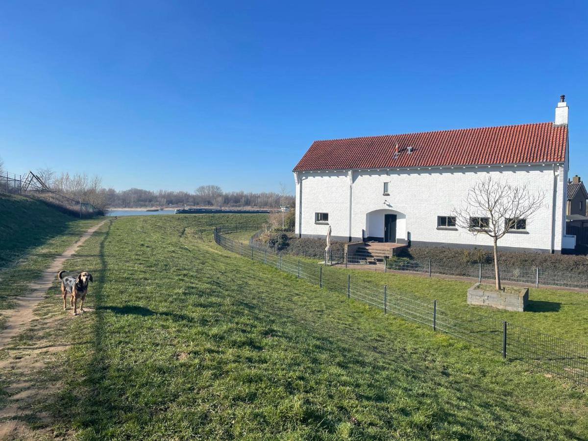B&B Pompgebouw Aan De Rijn Tolkamer Extérieur photo