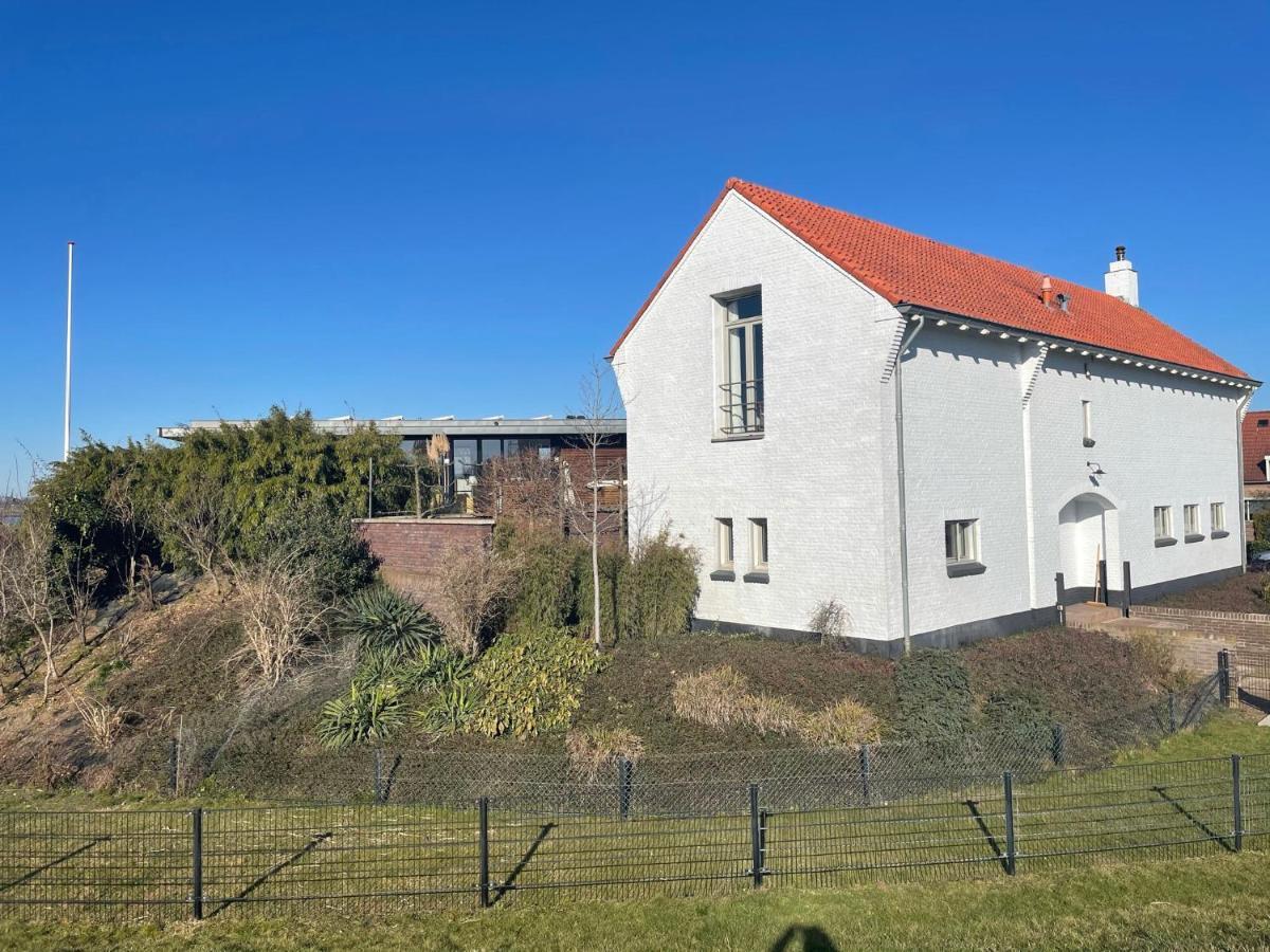 B&B Pompgebouw Aan De Rijn Tolkamer Extérieur photo